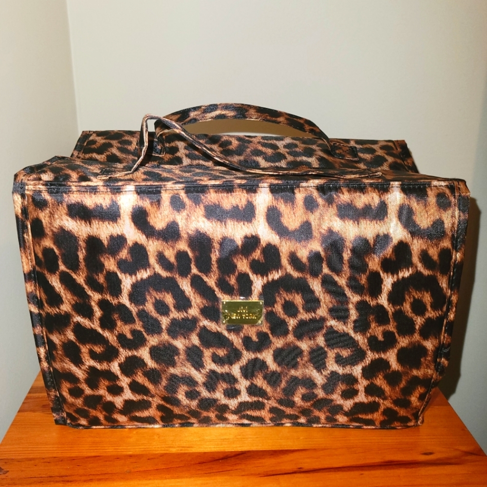 NWT Cosmetic Beauty Travel Case
